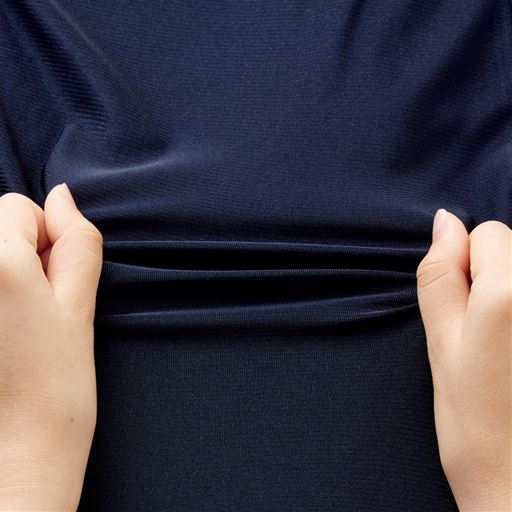 ［心地良い裏地付き］ストレッチカットソー素材の裏地付きで、まとわりつきにくく動きやすい