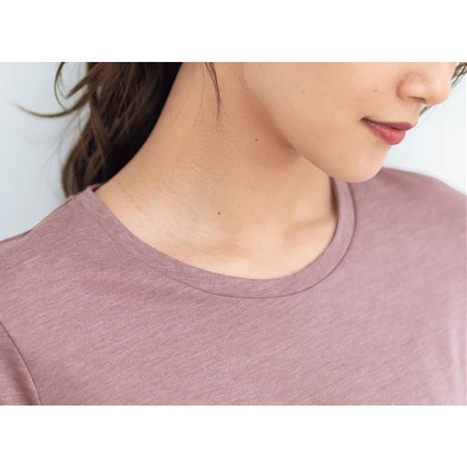 衿ぐり 開きすぎないネックラインがきちんと感を演出<br>※こちらのカラーの販売はございません