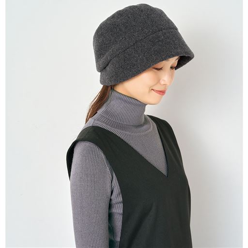 チャコールグレー