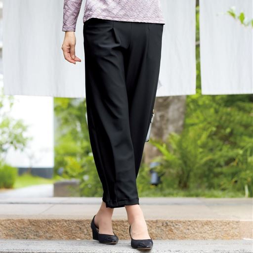 日本製大人きれいめ裾タックパンツ