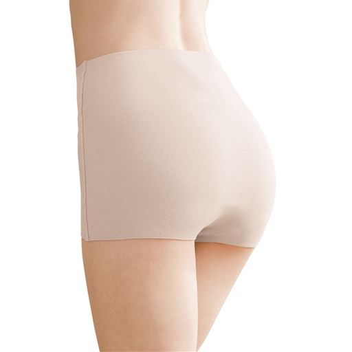 バック<br>下着のラインがひびきにくい カットオフ(きりっぱなし)仕様<br>足口はくい込みにくく、ウエストは締めつけにくい。<br>A(スィートベージュ)