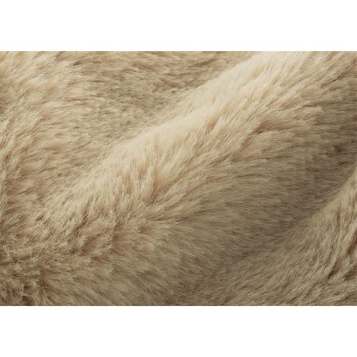 ボリュームあるフェイクファーが手全体を可愛らしく防寒