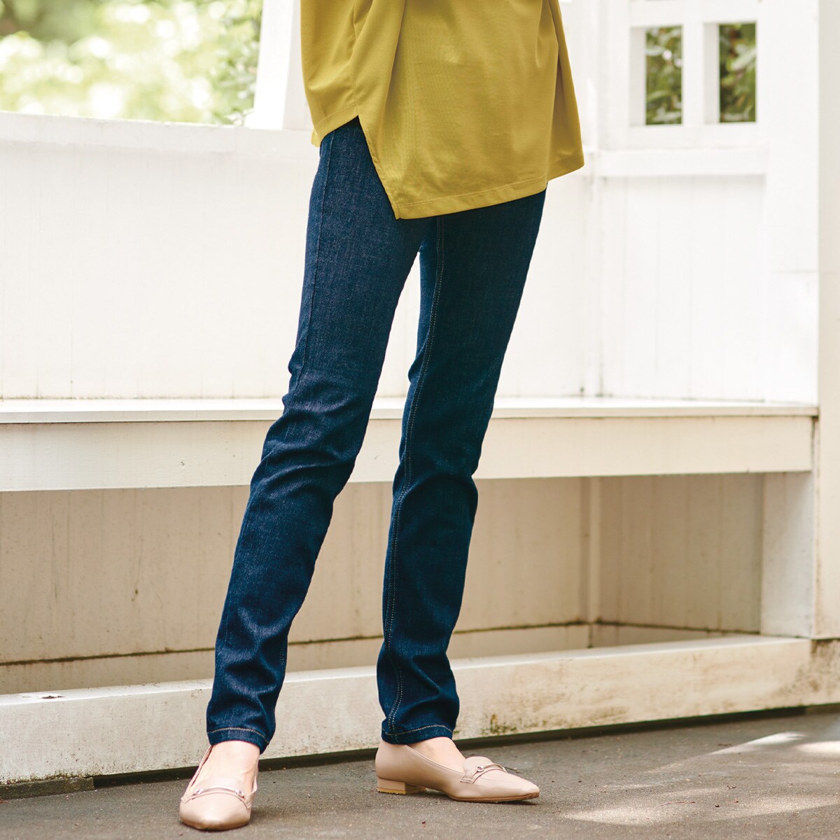 美シルエットスキニーデニムパンツ - ファッション通販ならセシール  