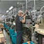 淡路島の熟練工と一緒に作っています。