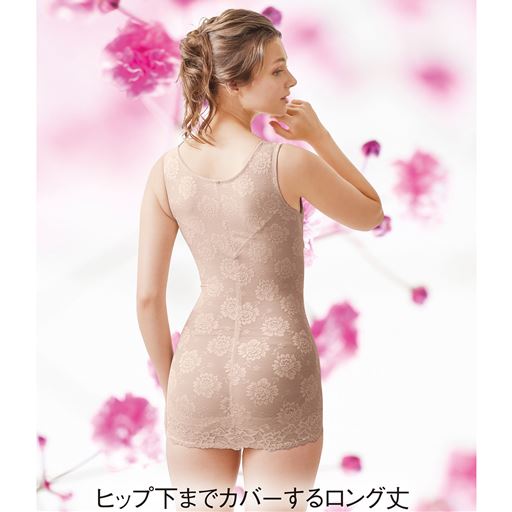 ヒップ下まで包み込む長さがあるのでずり上がりにくい仕様。ボディスーツでは丈の合わない方、クロッチが苦手な方にもおすすめ。 グレイッシュブラウン バックスタイル