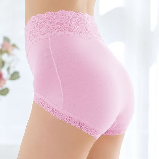 お腹まわりをすっぽり包み込むハイウエストタイプのToratani®ショーツ<br>ピンク(同色2枚組) 着用例