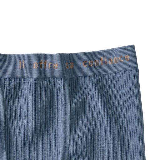ウエストロゴはフランス語「Il offre sa confiance et son amour(愛と信頼をお届けする)」