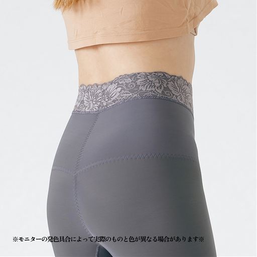 ウエストはゴムを使わず、身生地にレースを重ねた2重仕立てだから、くい込みにくくラク。