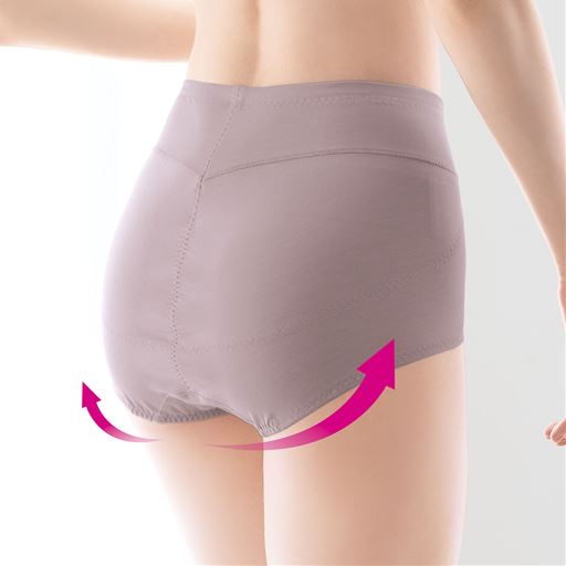 「ショーツでは物足りない、、、」「ガードルはちょっと、、、」という方に。マチ裏綿混素材で1枚ではけるから、重ねばきのわずらわしさがなく、ヒップラインすっきり!足口はヘム仕様でごろつきにくい。 ローズグレー バックスタイル