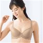 超薄手モールドカップでボリュームが目立ちにくいグラマーバストさんのブラ<br>スキンベージュ着用例