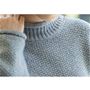 ブルー系(杢調)<br>衿元と袖口はくるんとロールされた大人可愛い仕様