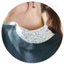 重ね着しやすいくしゅつとなるルーズネック。女性らしい色や柄も人気です。