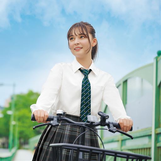 ホワイト<br>モデル身長:164cm Mサイズ着用<br>登校時でも紫外線対策ばっちり!