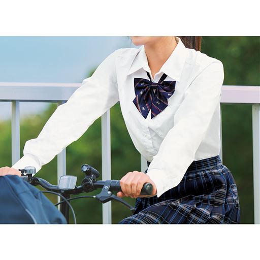 ホワイト<br>モデル身長:155cm Mサイズ着用