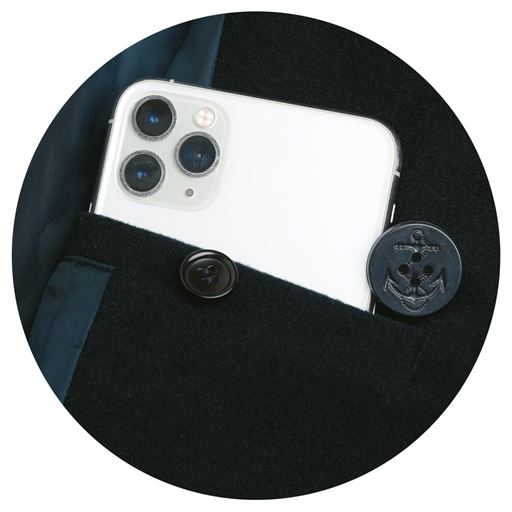 スマホが入る内ポケット付き