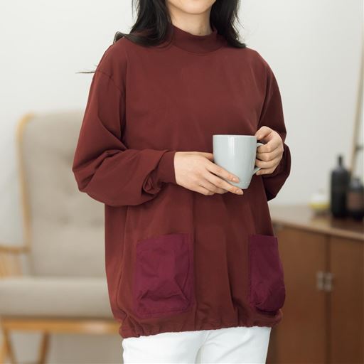 ダークワイン<br>女性にも似合うデザインです。ゆったり着こなしでもgood!
