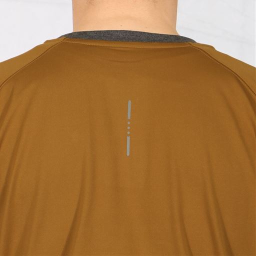 背中反射材部分<br>キャメル着用