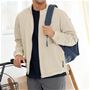 薄く軽く、しかも伸びる生地だからとにかく動ける!