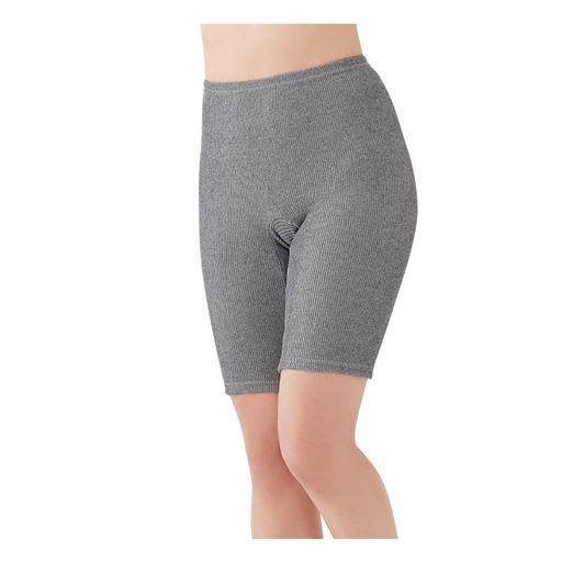 紀州備長炭の練り込み繊維を使用した、あったか5分丈パンツ。(日本製)