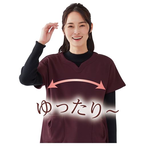 伸縮性のある素材で動きもラク。