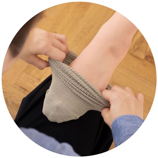 履き口だけでなく、全体的にここちよく伸びてつま先の圧迫感も軽減します。履かせやすいのもうれしい。<br>※写真の色は販売しておりません。