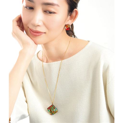 E(ひまわり)<br><br>ピアス・ネックレス着用イメージ