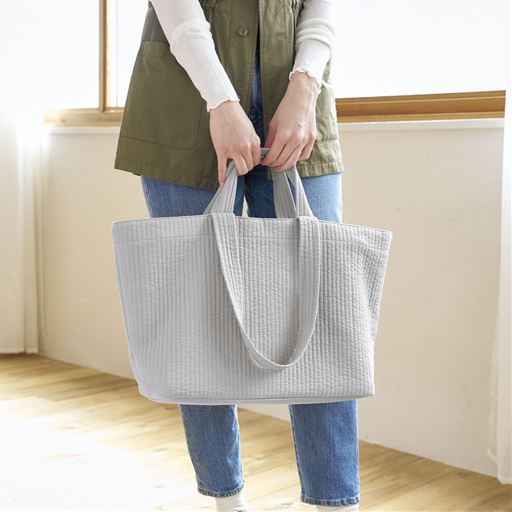 【Lサイズ】<br>2種類の持ち手で使い分け♪<br>ハンドバッグとしても!<br><br>グレーL<br>※使用イメージ