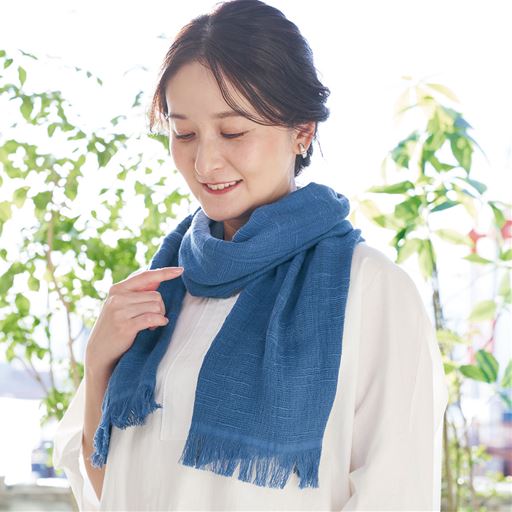 インディゴブルー<br>上質なスーピマオーガニックコットンを使用し、首元に気持ちいい、ふんわり優しい肌ざわり。