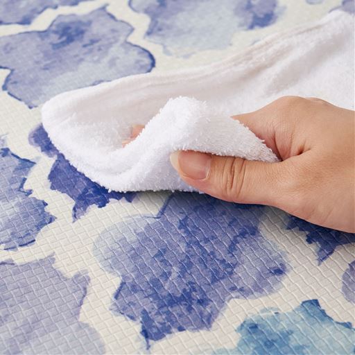 水に強いPVC素材を使用しているので、気になる汚れもサッと拭くだけ。
