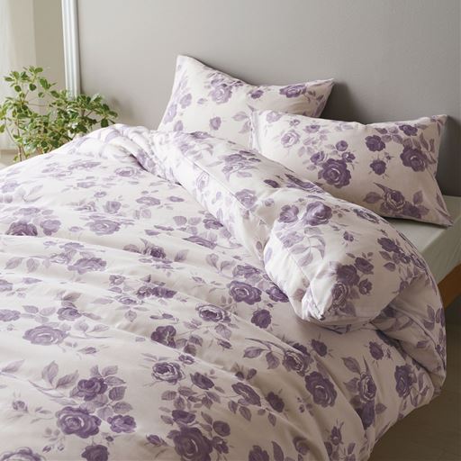 お手入れ簡単の綿混カバーに華やかなお花柄が登場。<br>※商品は掛け布団カバーです