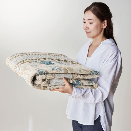 コンパクトに畳めるので持ち運びやすく、収納も場所を取りません。