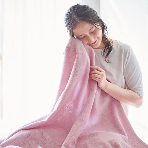 ミスティピンク<br>ふんわりやさしい肌ざわりでありながら、使い心地はさらりと爽快です。