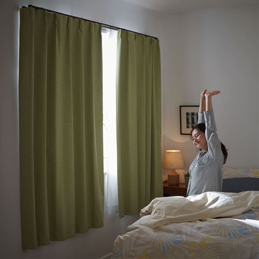 ライトグリーン すき間なく光と音を遮るカーテン ぐっすり眠れる寝室づくり