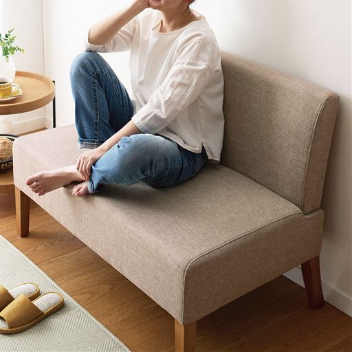 ベージュ<br>座面が広くゆったり座れるので、リビング使いとしても。