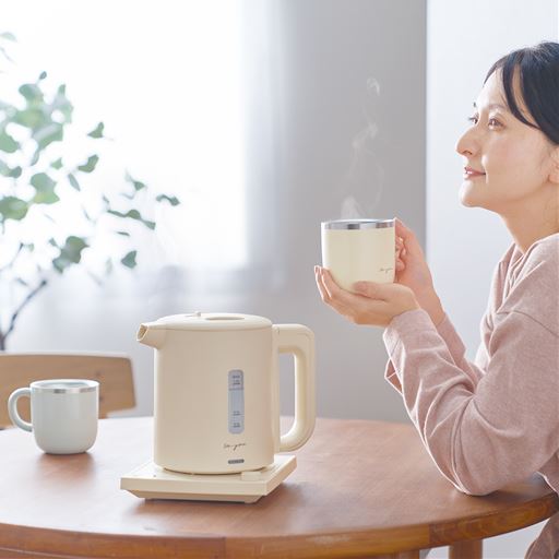 今すぐできる隠れ冷え対策! 白湯専科電気ケトルです。<br>※マグカップはWF-6641を使用