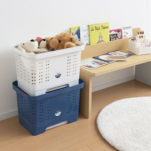 どこでも使える万能収納 持ち手を内側に倒して積み重ねてもOK。様々な用途でお使いいただけます。