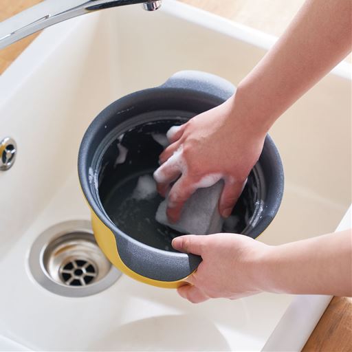フッ素樹脂加工で汚れが付きにくく、一つで色々使える手軽さが魅力です。
