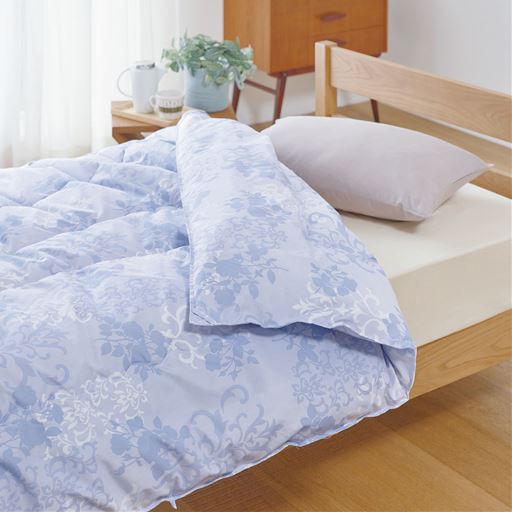 ブルー ※商品は肌掛け布団です<br>むれにくく保温性の高い羊毛を使用。