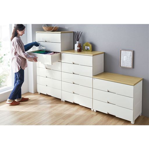 ナチュラル (左から) L (幅75cm/7段)・K (幅75cm/5段)・I (幅75cm/3段)<br>側面も背面もホコリが入りにくい構造です。