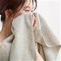 ライトグレージュ<br>ふっくら優しい肌ざわりは保ちつつ、日常使いしやすいほどよい厚みです。
