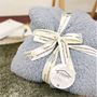 ライトグレー<br>プレゼントにもぴったりなラッピング仕様です。