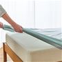 全周ゴム仕様で着脱も簡単。