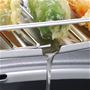 蓋の裏で油切りができる!蓋の裏に油切り用のワイヤー付。場所を取らずに油切りできます。使用後もそのまま閉じるだけで油をキープ。