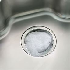 触れずにキレイ! 排水口アワアワ洗浄剤