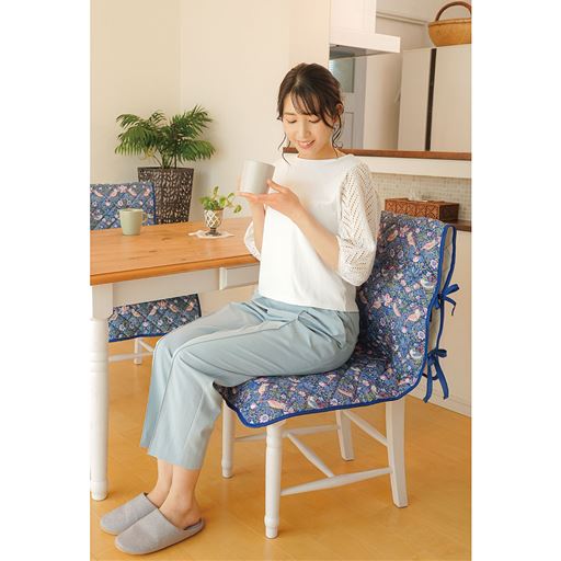 中わた入りでふんわりとした座り心地。
