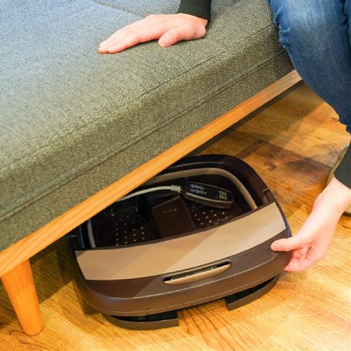 ソファーの下に、収納も