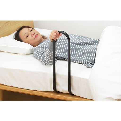 上からでも横からでもつかみやすい丸みのある形状。