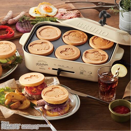 PEANUTSの仲間たちのデザインのミニパンケーキも焼ける!