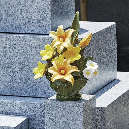 Lサイズ:花をいくつもあしらい、より一層目を惹きつけます