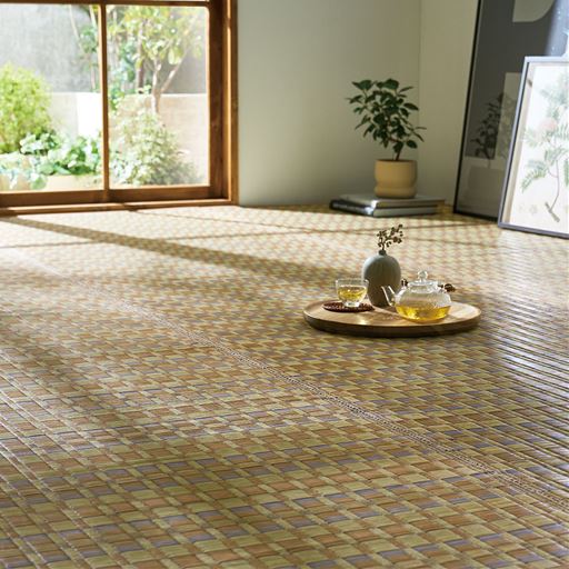 ベージュ 6畳(352×261cm) ひんやりとした肌ざわりと、すがすがしい香り 伝統の掛川織りで作られた、国産の「い草」ラグ
